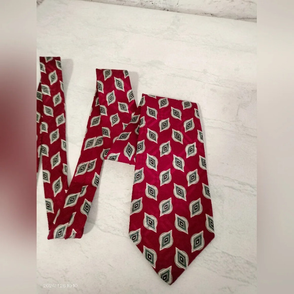 Robert Talbott Silk Tie Necktie Maroon Geometric Pattern Hand Sewn Made in USA - Picture 1 of 10